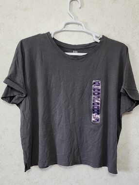 Short-Sleeve Boxy Cut Semi Crop T-Shirt in Charcoal Gray Washed Fashion Tee